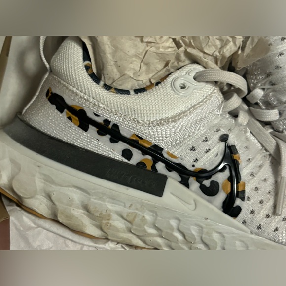 Nike React Infinity Run Flyknit 2 Leopard 5.5 euc - Picture 6 of 7